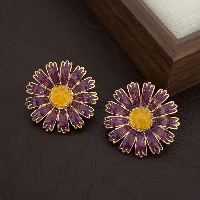 Retro drop glaze purple daisy stud earrings French light luxury high-end niche design flower earrings high-end wholesale