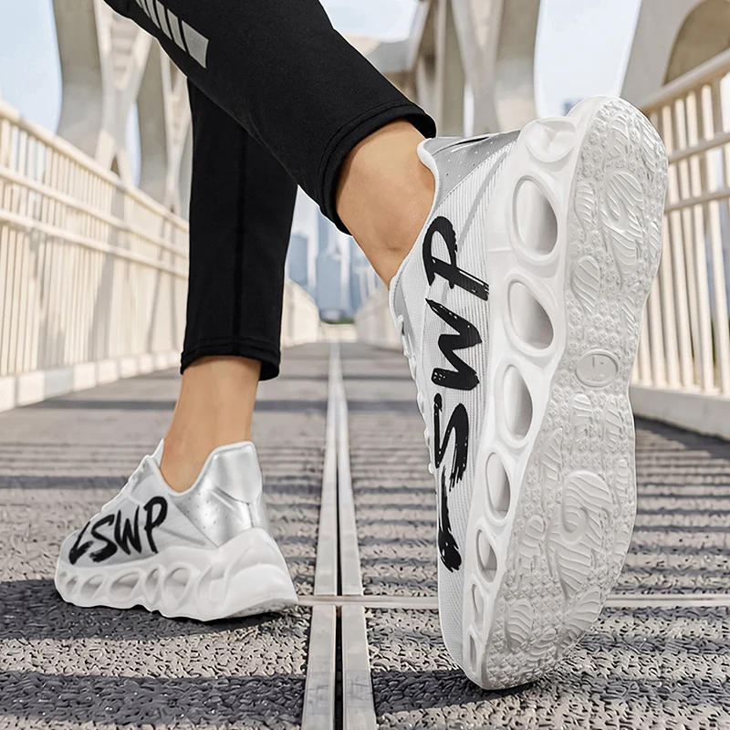 Herren-Laufschuhe, Tennisschuhe, koreanischer Stil, trendige Herren-Sportschuhe mit dicker Sohle und hohlem Design, atmungsaktives Mesh-Material, abriebfest, stoßdämpfend, für den täglichen Gebrauch, lässige Laufschuhe für Herren. – Detail 17