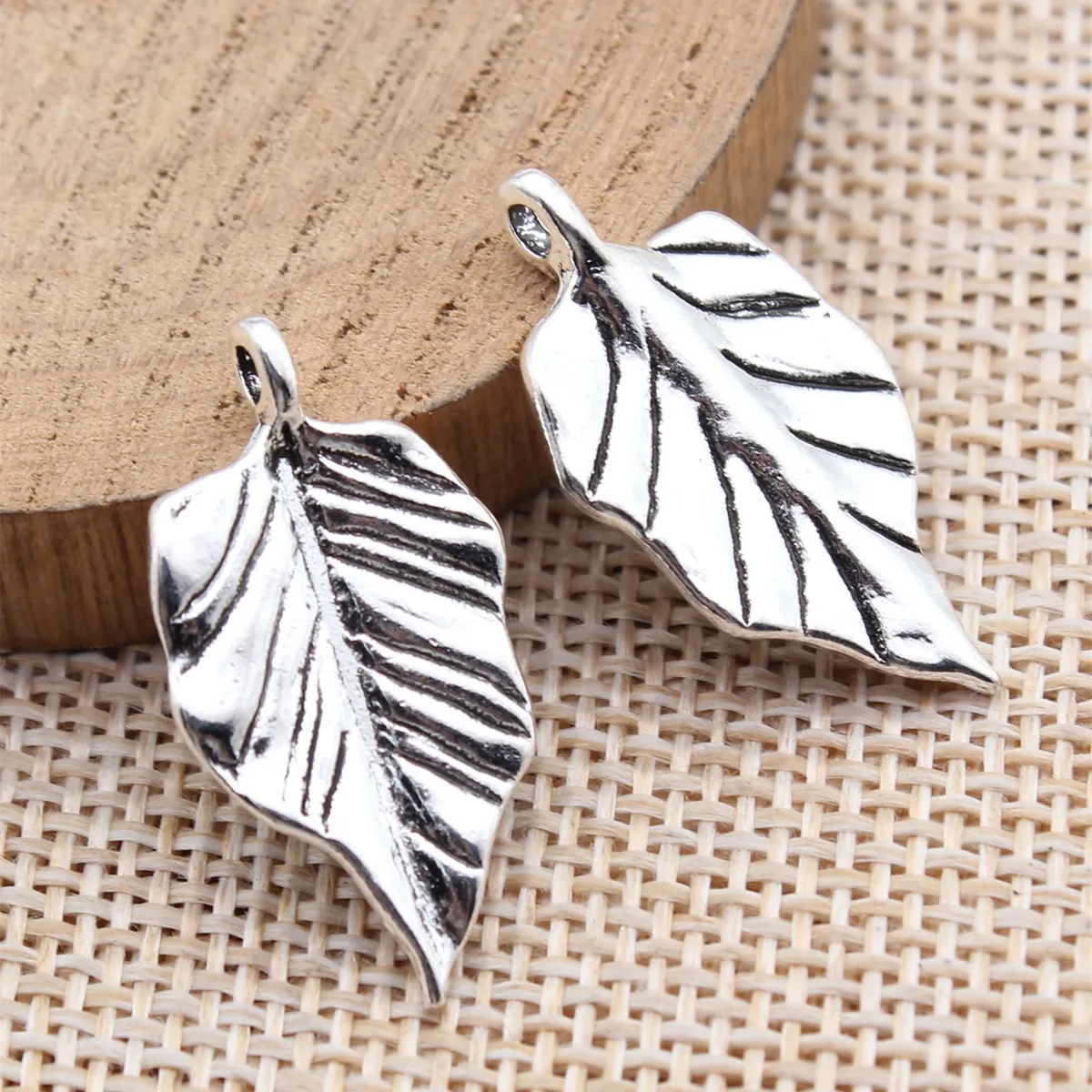 

20pcs 28x14mm(1.1x0.55inch) Antique Silver Color Leaf Charms Pendants DIY Jewelry Making Accessories
