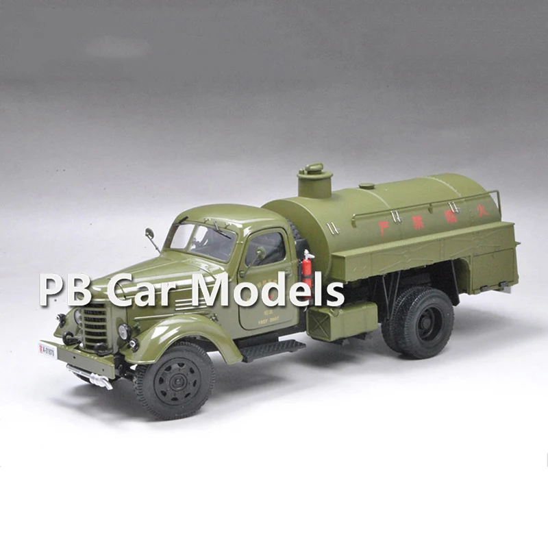 Century Dragon original car model Jiefang ca10 crane Old Jiefang CA10 truck 1:24 simulation alloy car model