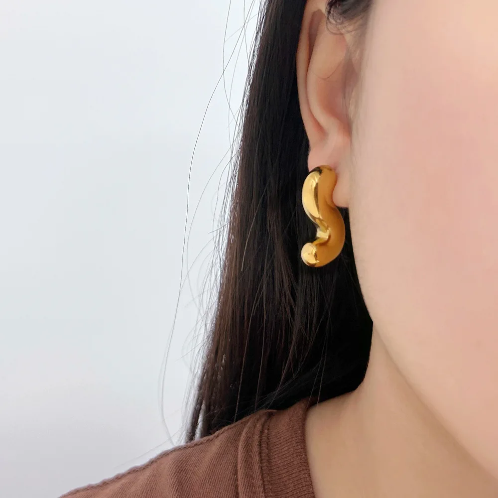 DIY accessories European and American fashion temperament, high-end stud earrings, gold letter S earrings, stainless steel textu