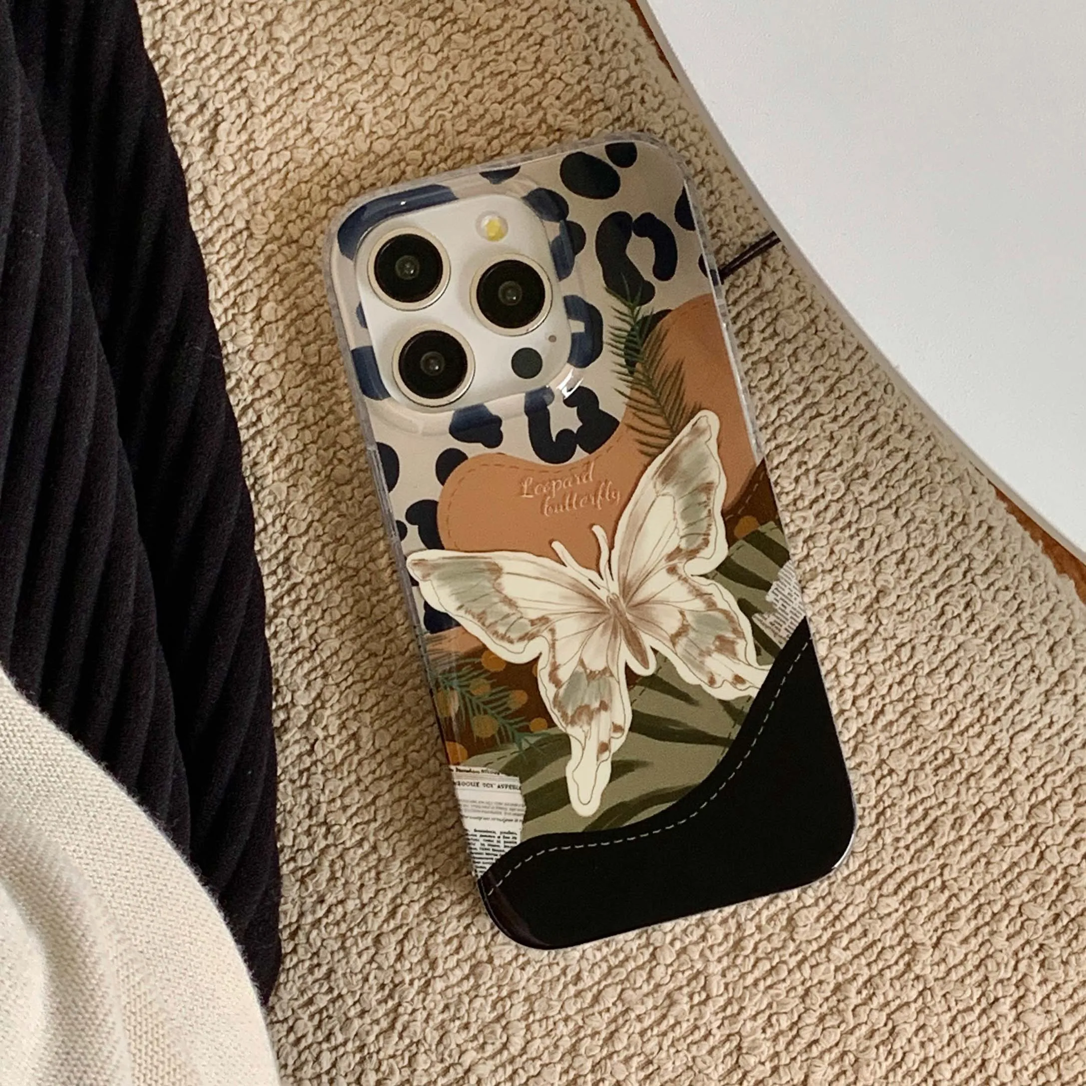 Vintage leopard butterfly autume phone case for iphone 14pro 13 16 15 pro max 12 14 11 15promax 16pro chain brown montage fundas