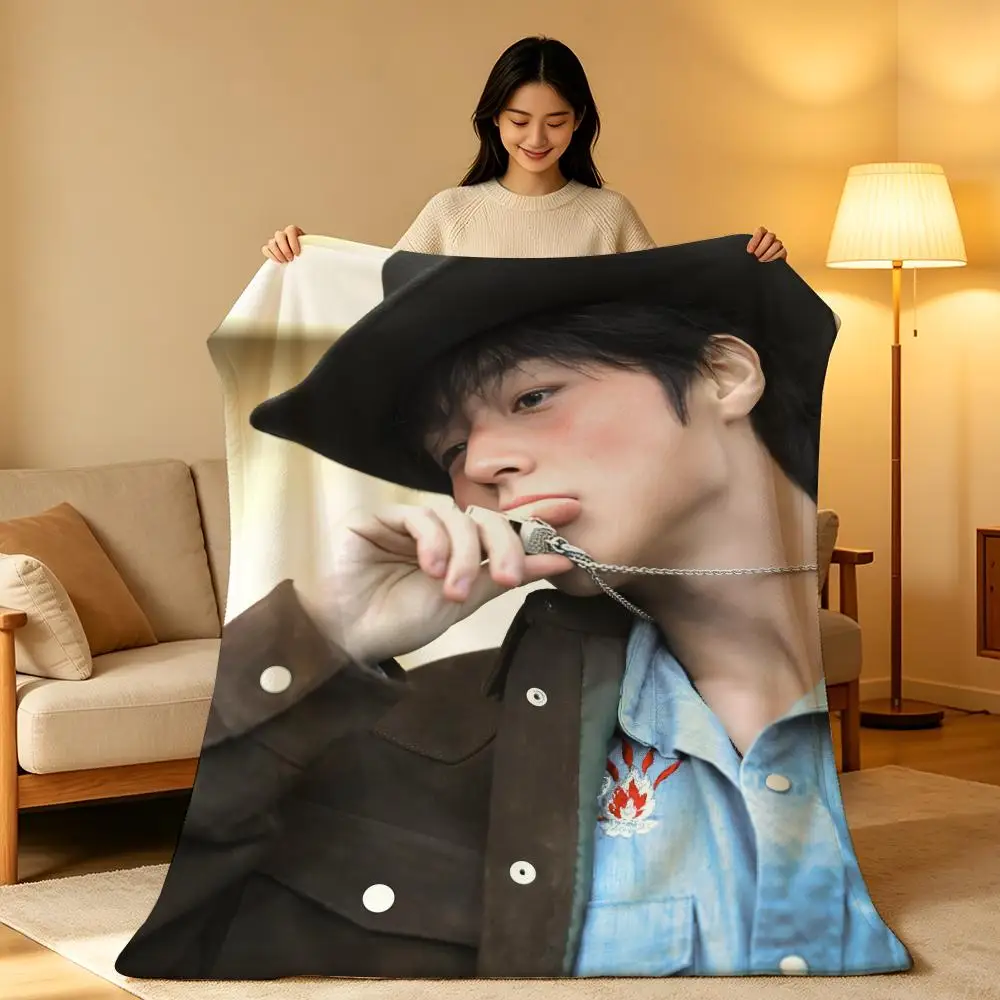 

Celebrity star P-Park Ji hoon Throw hot High-Density Short Plush Blanket Soft Skin-Friendly for Sofa Nap Air-Conditioned Room