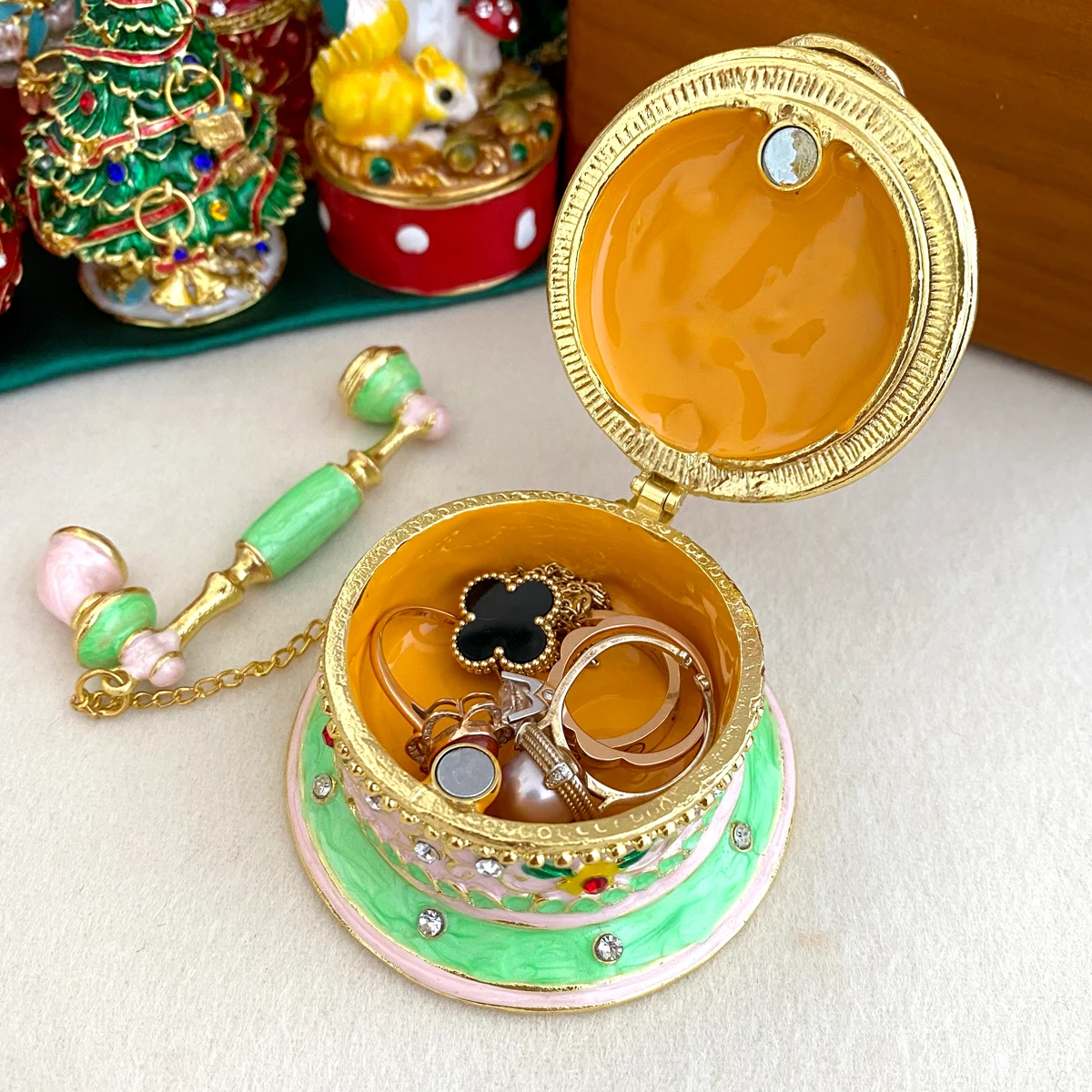 Vintage Metal Trinket Box Pineapple Figurines Jewelry Storage Case Wedding Ring Holder Home Decor Mystery Box Christmas Gift