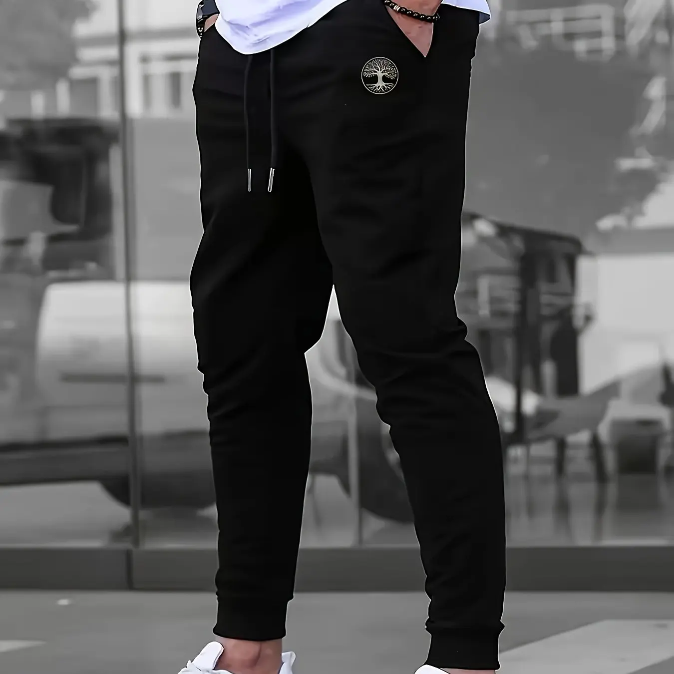 Classic sports pants, jogging pants, breathable fabric casual pants, fitness pants, suitable for outdoor running and exercise.