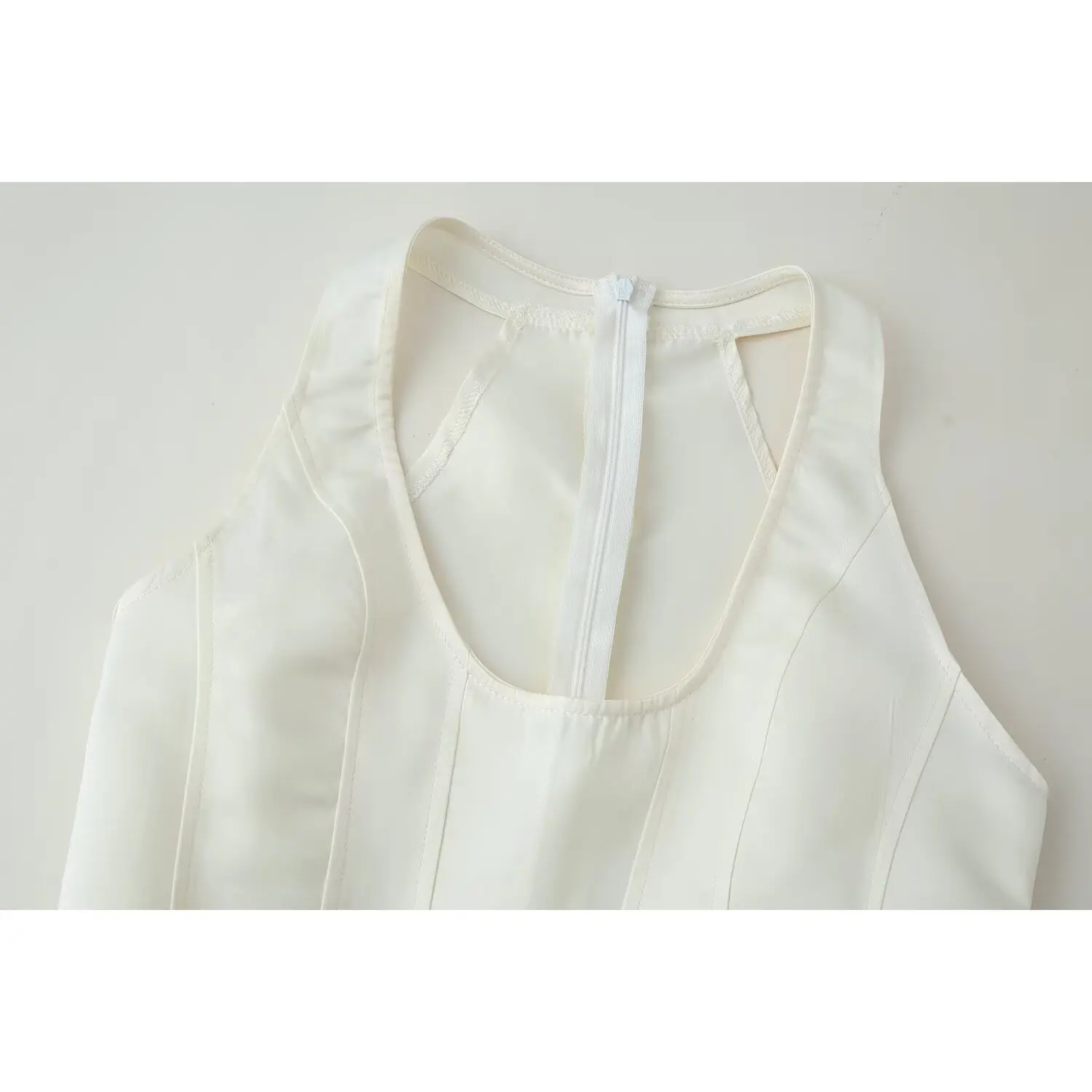 Fashionable JNLEAOG Women's Slim Fit Vest Top Neck Hanging Design Spring New Style Casual Short Length Zipper Closure Pure Color