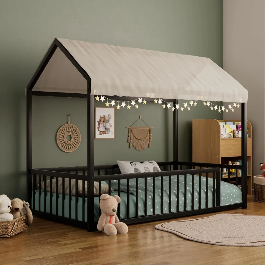 House-shaped floor bed for kids' bedroom, made of pine wood, white finish, with integrated safety fence and decorative roof