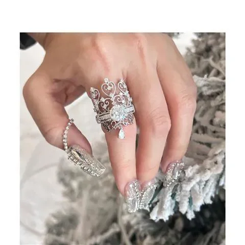 

A Dream Wedding -Fine Carve Silver Color Metal Lace Hollowed Out Crown Ring Women Luxury Fashion Engagement Wedding Jewelry Ring