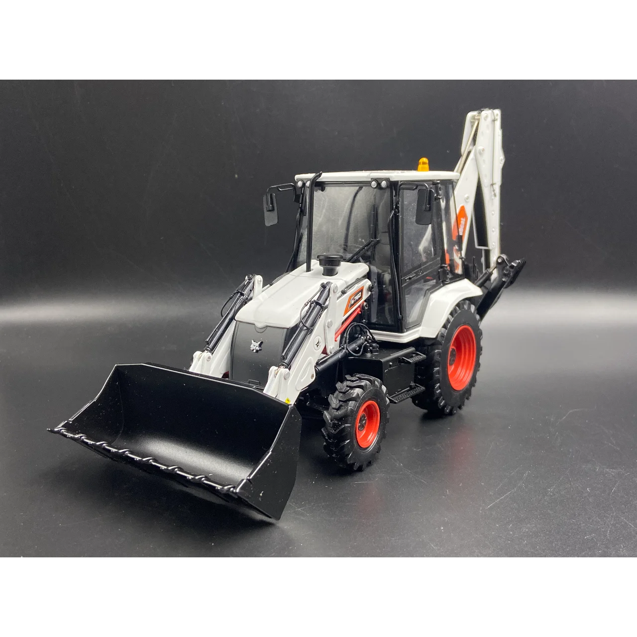 

Литой под давлением Bobcat, масштаб 1:25, B760, двусторонний экскаватор с защитной загрузкой, вилочный погрузчик, модель автомобиля из сплава, Коллекционная игрушка, подарок, сувенир