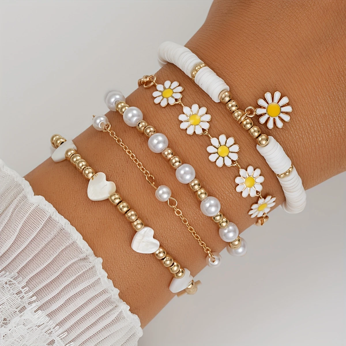 5pcs Daisy Flower Pendant Beaded Chain Pure And White Faux Bracelet Set