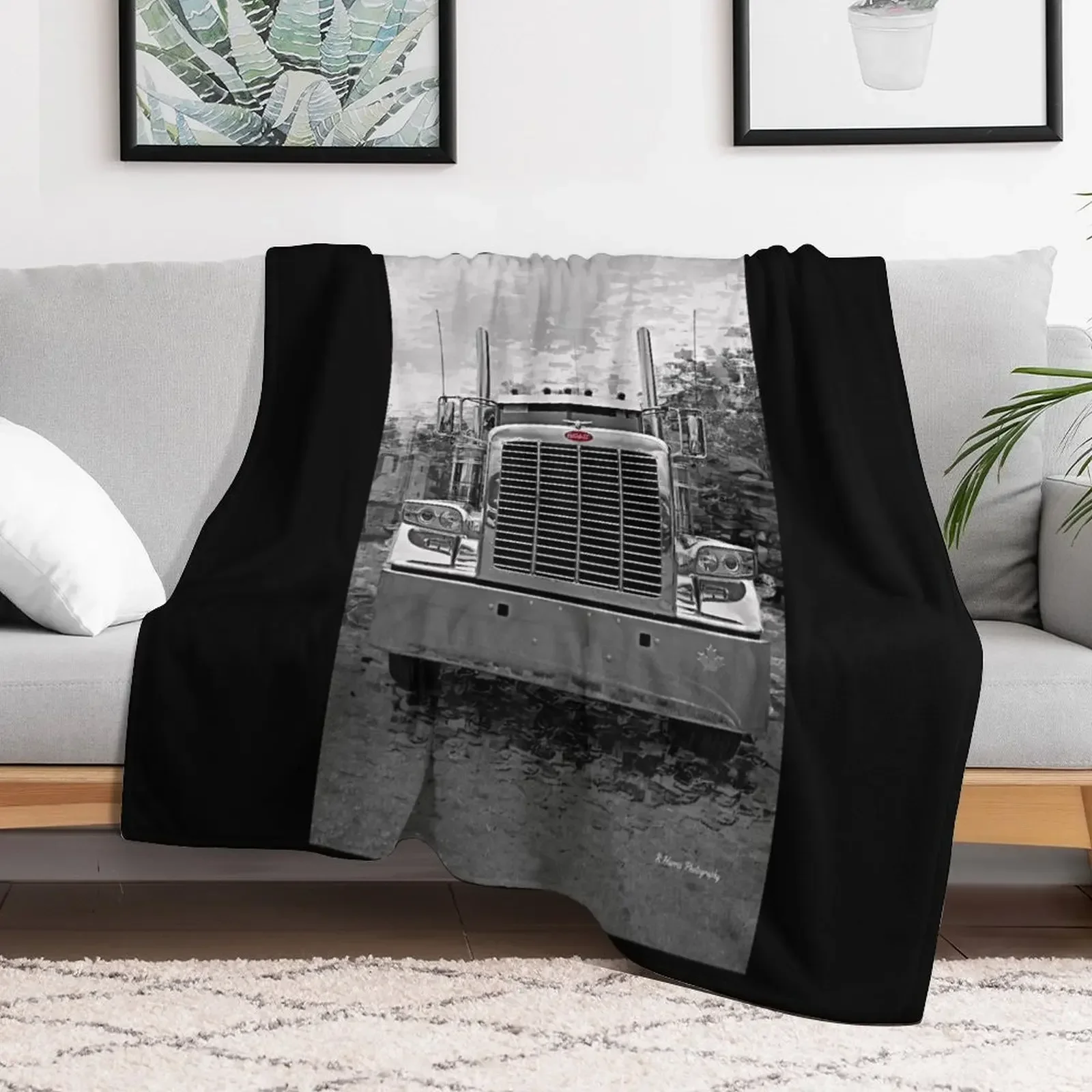

Peterbilt B&W Front View Throw Blanket manga Summer Hairy Luxury Blankets For Sofa Thin Heavy Beautifuls Beach Blankets