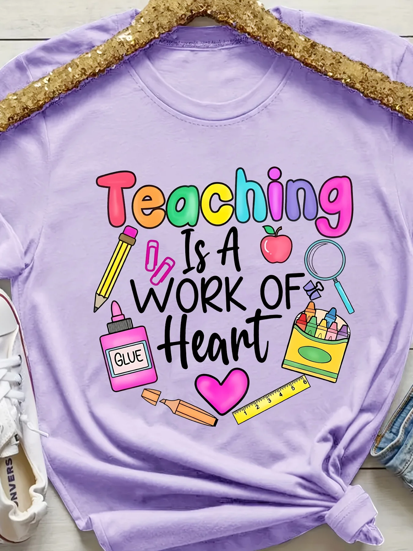 T-shirt pour femme « Teaching Is A Work Of Heart » - Motif coloré pour enseignante, haut décontracté violet