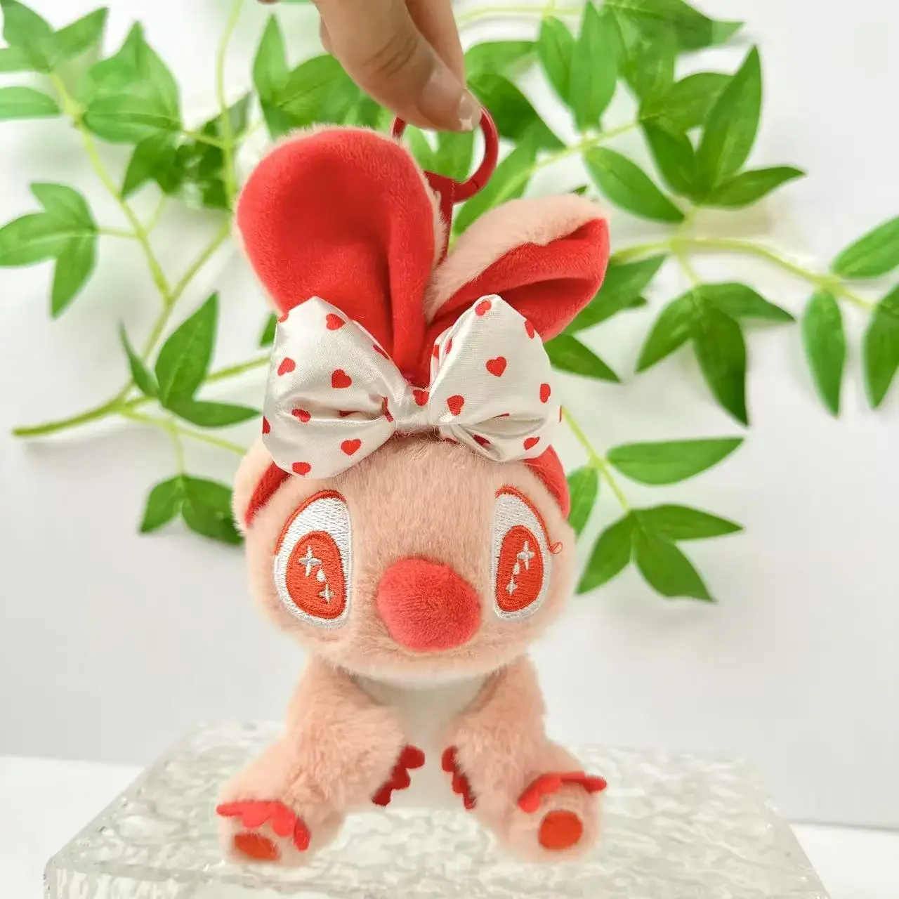 ตุ๊กตาสติทช์หูใหญ่สีสันสดใส พร้อมโบว์  ลดราคาพิเศษ  ของขวัญน่ารักสำหรับเทศกาลคริสต์มาส  ใช้เป็นพวงกุญแจหรือห้อยกระเป๋าได้