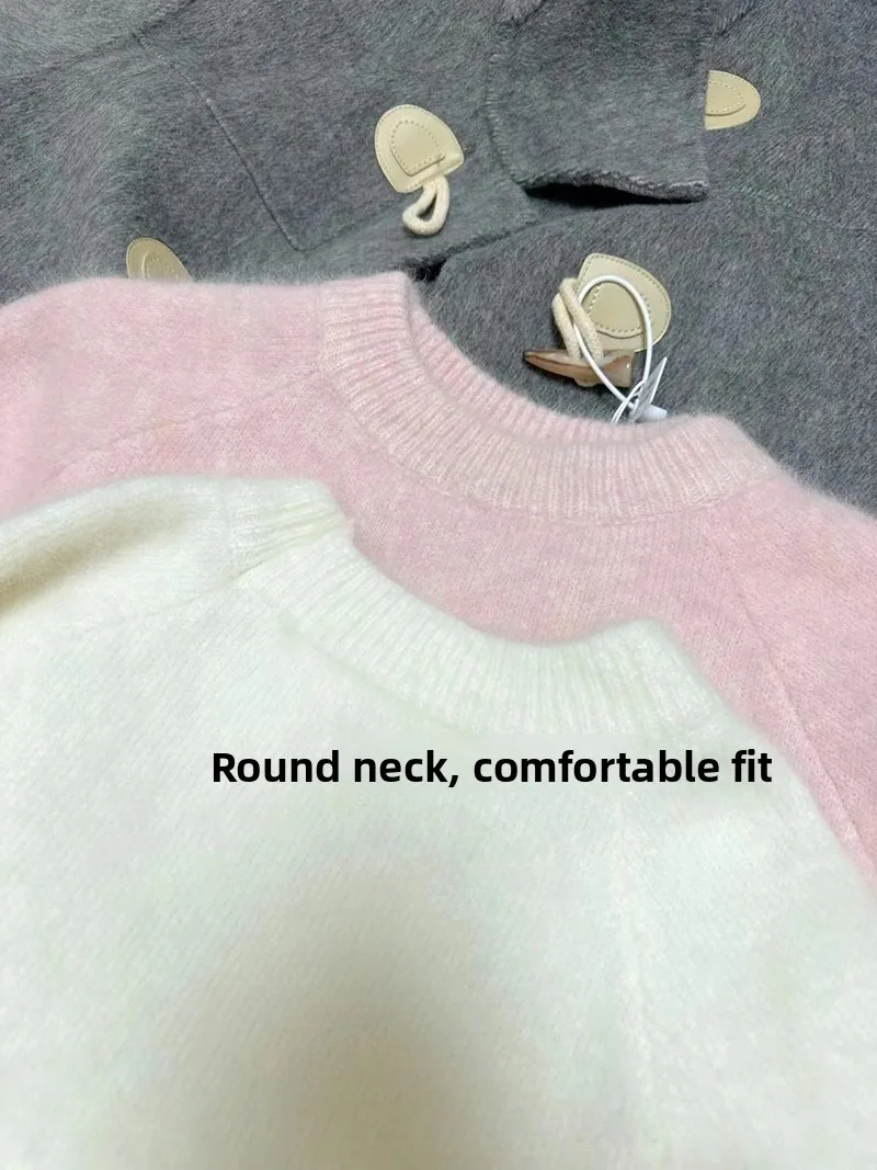 เสื้อสเวตเตอร์ผู้หญิงสีชมพูหวาน สไตล์หลวม นุ่ม สบาย ใส่เป็นเสื้อตัวในได้ เนื้อผ้าถัก ให้ความอบอุ่น เหมาะสำหรับฤดูใบไม้ร่วงและฤดูหนาว คอกลม แขนยาว