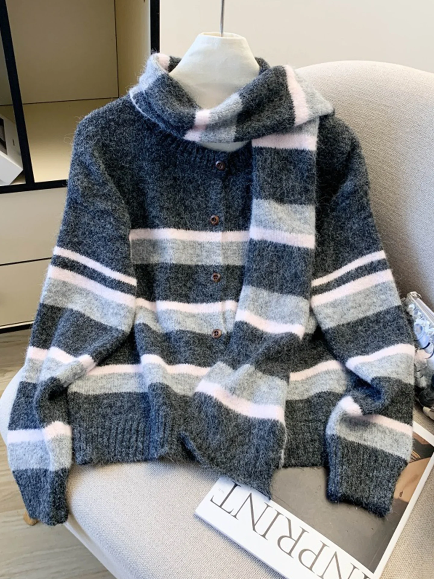 

Мягкий вязаный свитер в полоску, женское зимнее новое нежное пальто с длинным светом, круглый открытый кардиган, повседневная одежда