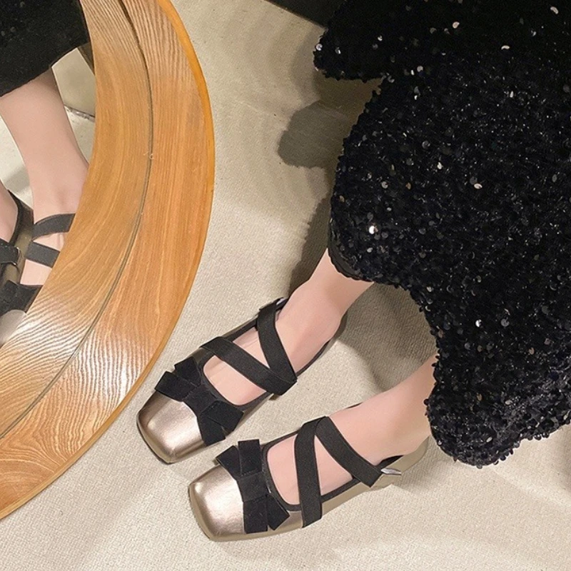 أحذية باليه مسطحة القاع عصرية جديدة لعام 2025 أحذية نسائية للربيع رائجة البيع بعقدة رأس مربعة وكعب سميك كاجوال Жensarska Оbuvire