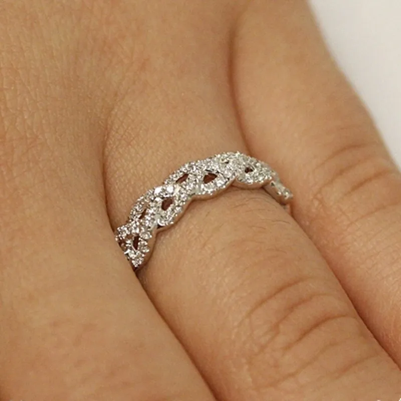 Huitan funkelnden Kristall Ring Braut für Hochzeits feier Silber Farbe Twist Design Band Mode vielseitige Frauen Schmuck Phantasie Geschenk