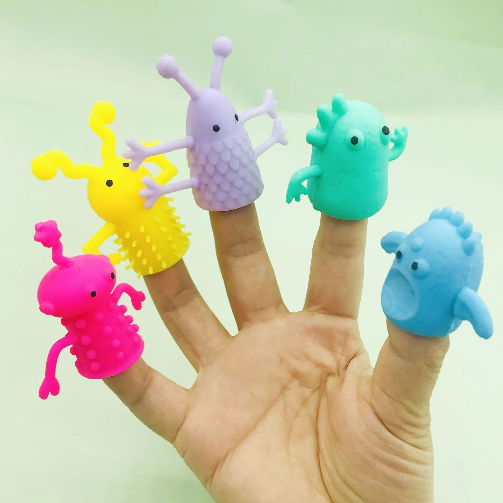 10/50Pc mini Cute Monster Finger Topper Toys Soft Rubber finger doll Kids Birthday Party Favors Guests Gifts Goodies Filler bags