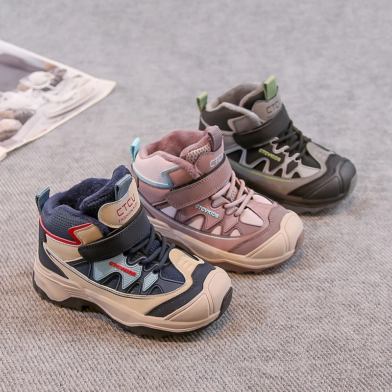 

Детские короткие сапоги на толстом меху. Детские спортивные ботинки с закрытым носком. Новые зимние ботильоны для мальчиков и девочек 202. Мягкие красивые модные ботильоны.