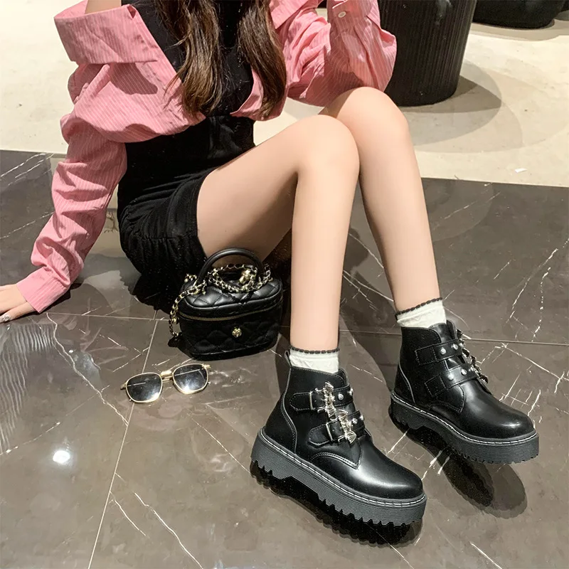 New fashion autumn and winter belt buckle platform ankle boots British style casual plus size Doc Martens