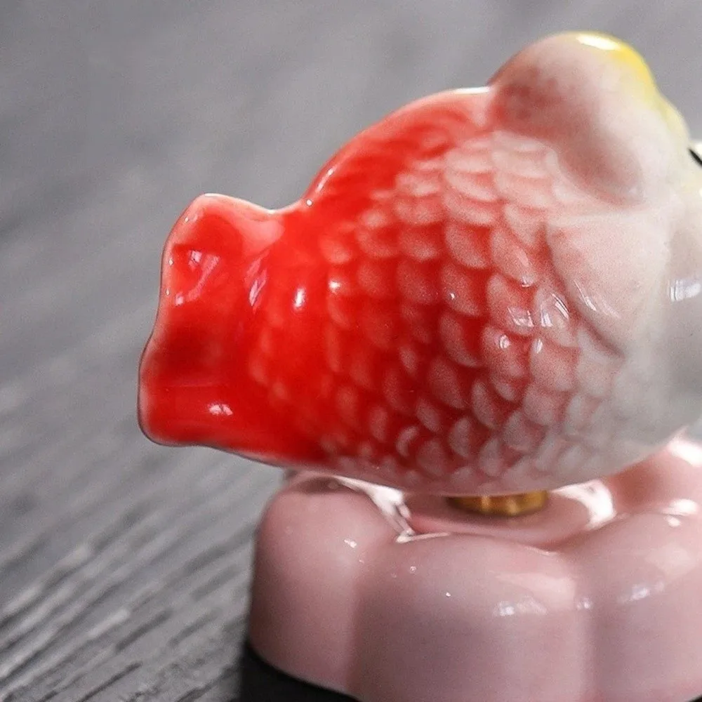 Kawaii Glaze Ceramic Koi Figurine Tea Pet Collectible Rotatable Desk Ornament 360° Rotatable Cute Fish Figurine Gift