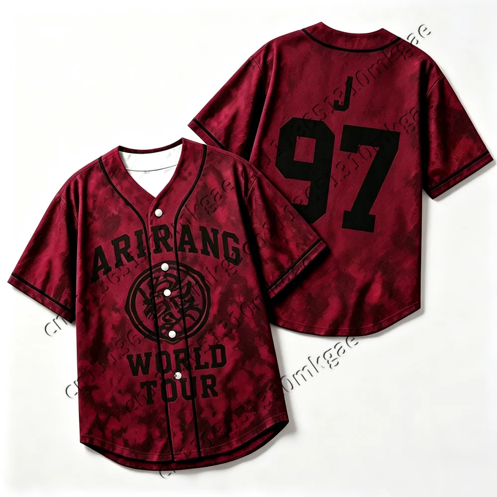 Kpop Arirang World Tour 95 Baseball-Trikot für Herren und Damen, Burgunderrot, Batik-Optik, Knopfleiste, Kurzarm, Locker Geschnitten, Konzert-Fanartikel, Kinder-Freizeitoberteil – Detail 4