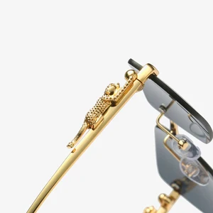 Gafas de sol rectangulares negras doradas con bisagra de metal gafas de sol sin borde de sol de verano 8 Mejores gafas de sol de oro negro de ventas - №1