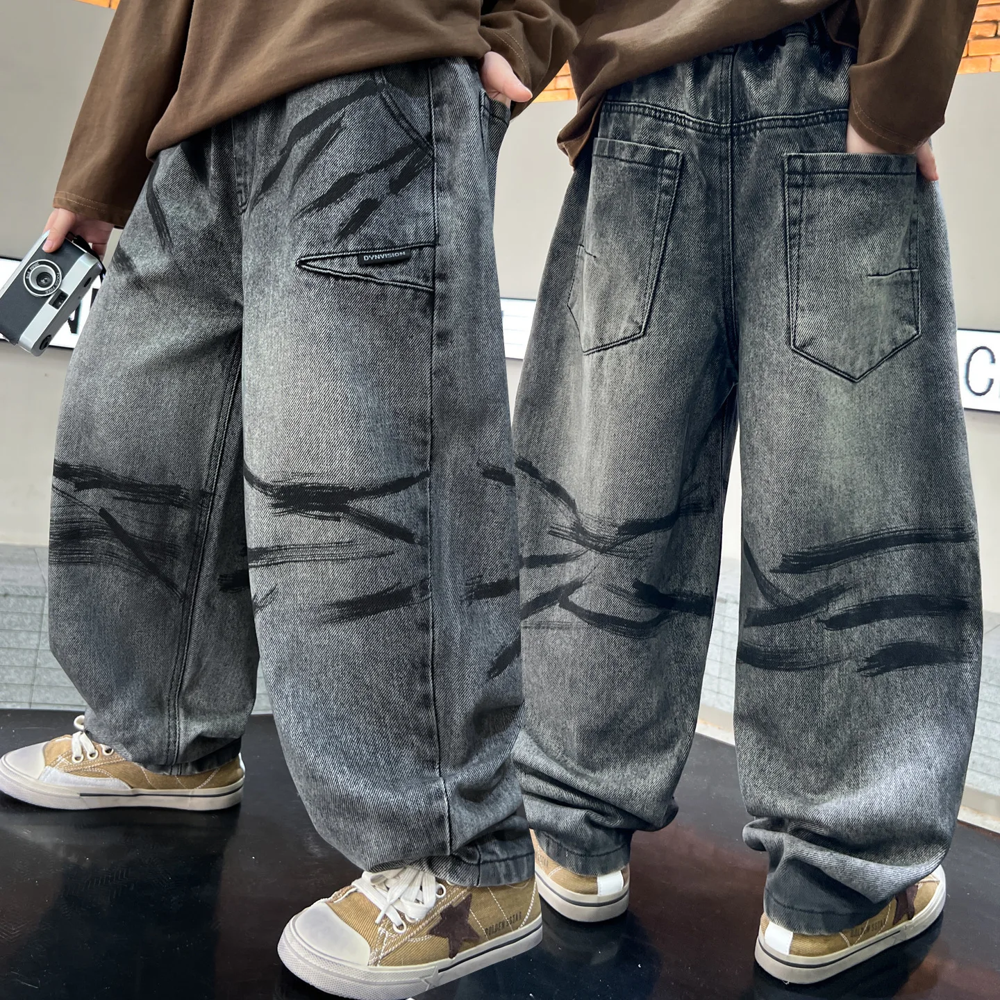 

Модные джинсы с брызгами чернил для мальчиков, весенне-осенние детские свободные длинные джинсовые брюки с прямыми штанинами в американском стиле ретро, модные