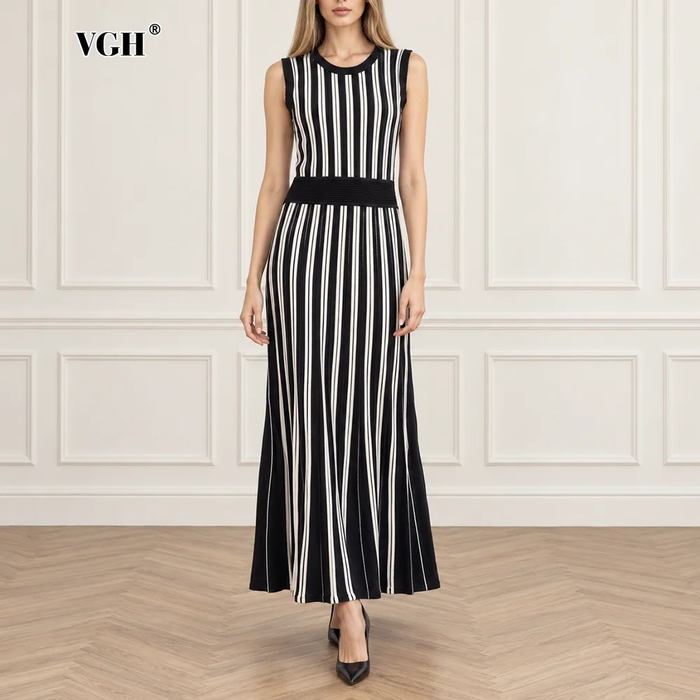 VGH Classic Vertical Striped Maxi Dress for Women Round Neck Sleeveless Wide A Line Elegant Slim Fit for Daily Outing Office