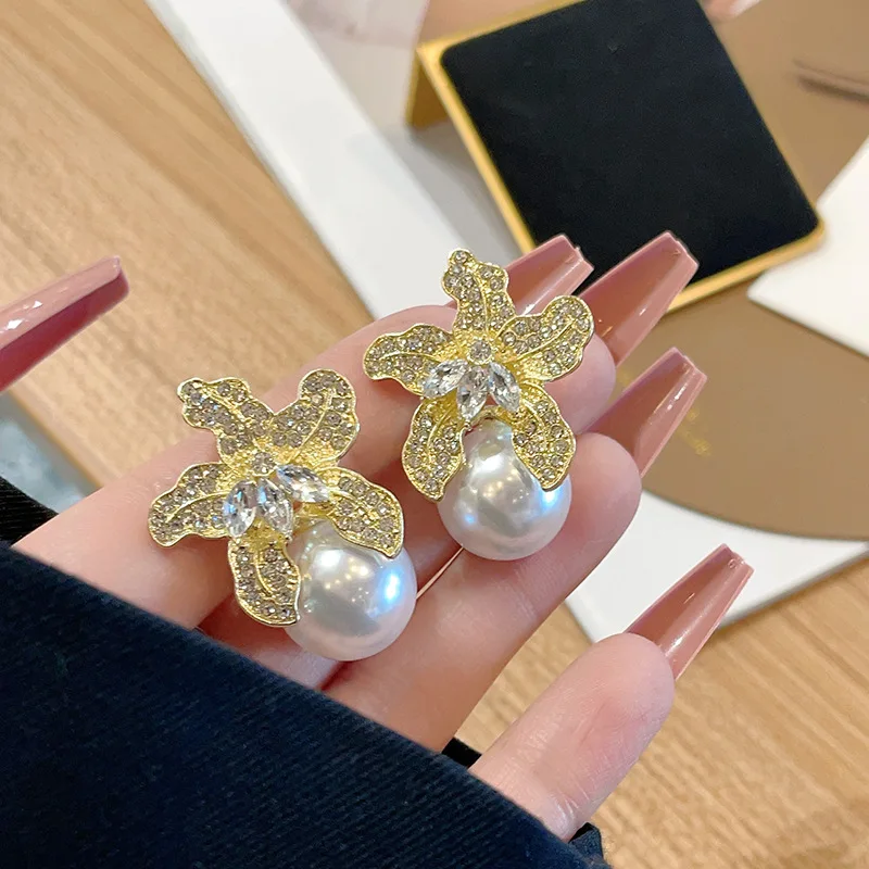 Luxury Temperament Flower Fashion Imitation Pearl Stud Earrings Women Inlaid Sparkling Stone Wedding Bride Jewelry Wholesale