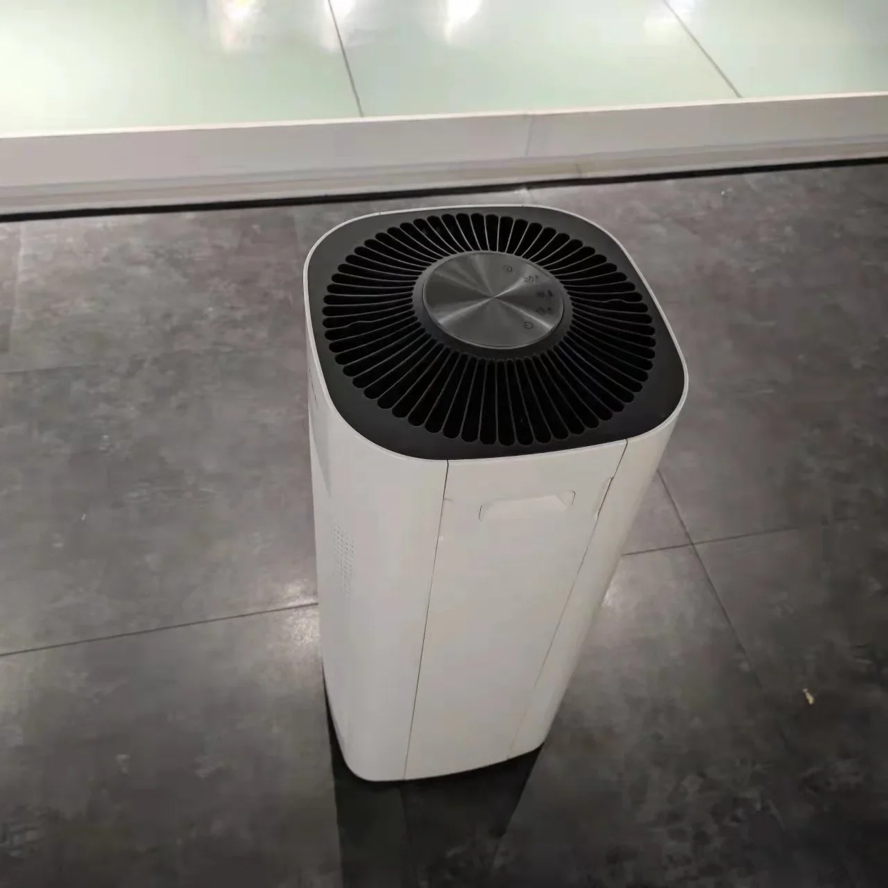 Elektrostatischer Desktop-Luftreiniger mit Polygee Smart Filter