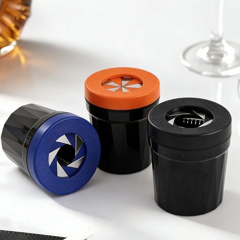 Covered Car Ashes Holder With Compact Plastic Body and Top Opening, Vehicle Ashtray for Drivers and Cigarettes Butt Storage