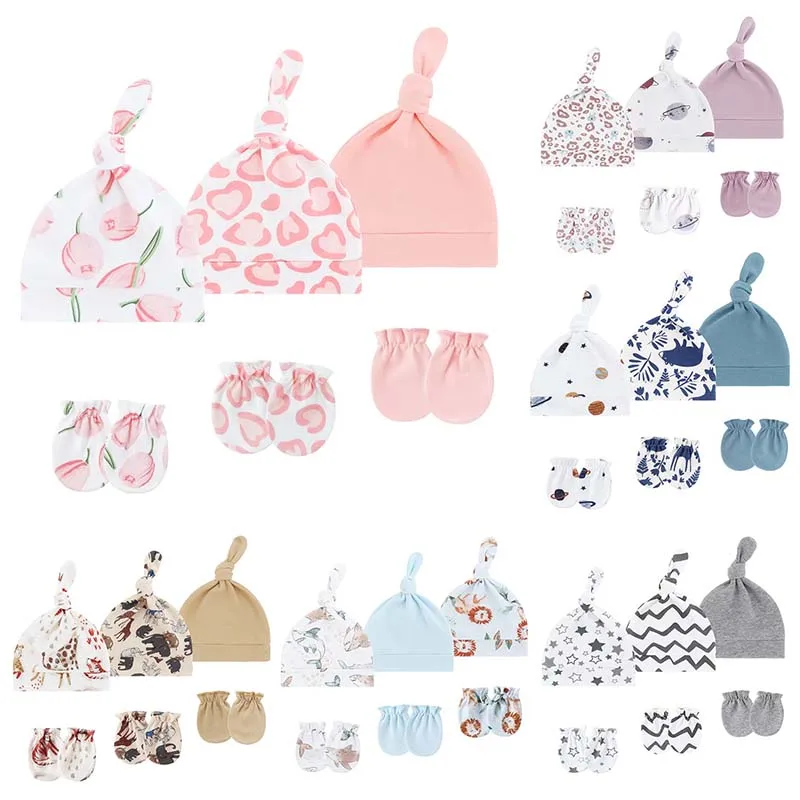 3 Sets/Set Neugeborenen-Mützen und -Handschuhe aus Baumwolle mit Aufdruck für Jungen und Mädchen, geknotete Mütze, Geschenke zur Babyparty, für alle Jahreszeiten, 0-6 Monate