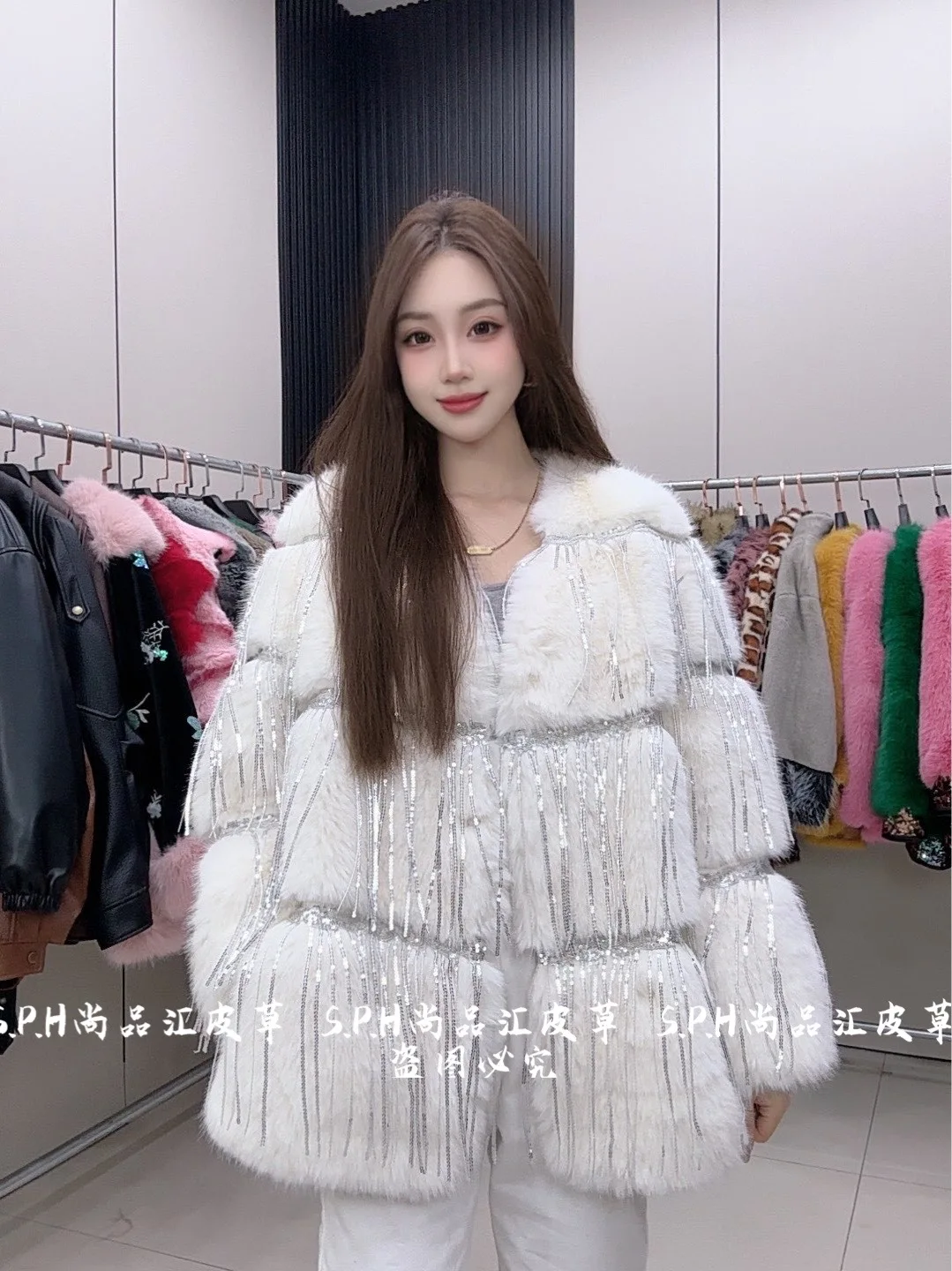 2025 New Winter Women's Fur Fashion Faux Fur Coat with Tassels Short Plush Coat Jacket Pink Faux Fur Coat Fluffy Jacket