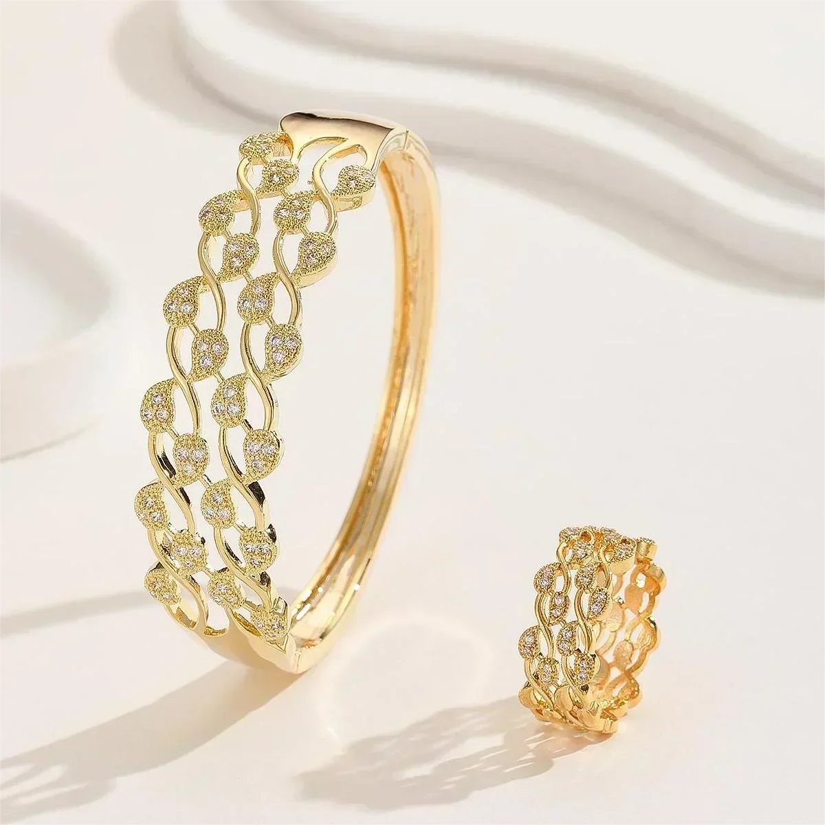 

Silver-Plated Water Drop Hollow Bracelet, Palace Style Handicraft, Simple Temperament Bracelet, Two-Piece Set