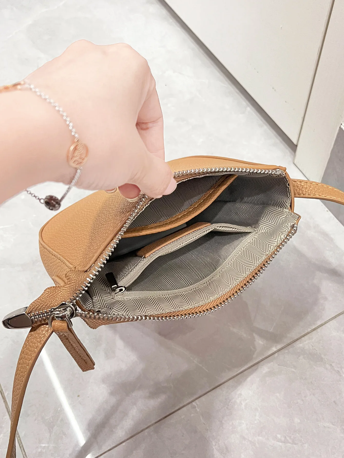 Classic minimalist solid color women\'s crossbody bag fashionable three-dimensional zipper single shoulder bagPUleather phone bag