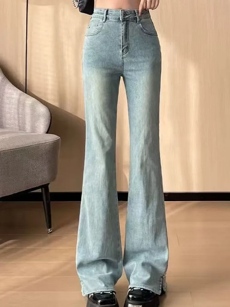 Рисунок 5 - Слегка расклешенные джинсы с высокой