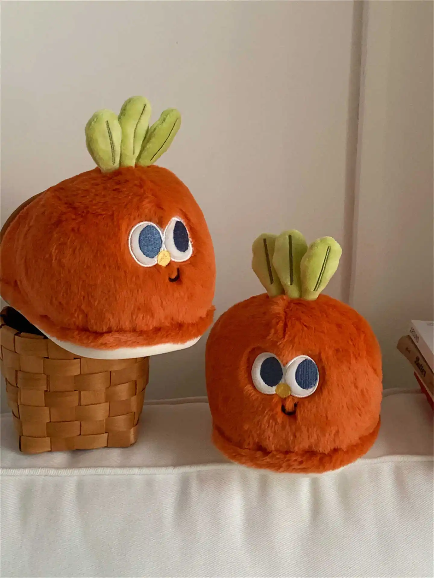 Designer carrot furry slippers women lovely big eye fruit shoes ladies plush flipflops female indoor house slipper flat heeled