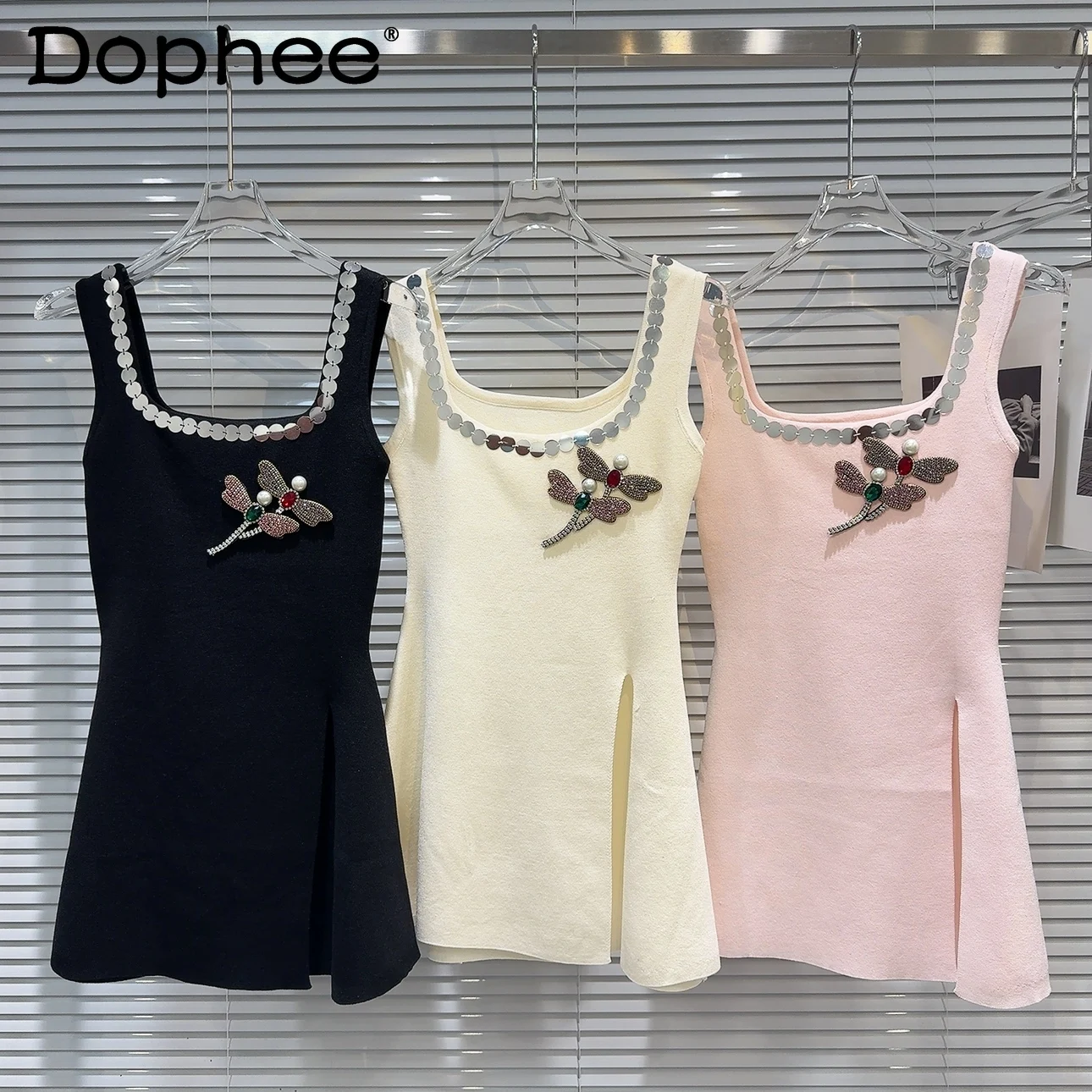 

Sweet Dignified Rhinestone Dragonfly Breastpin Slit Knitted Vest 2024 Summer New U Collar Sequined Sleeveless Top for Women