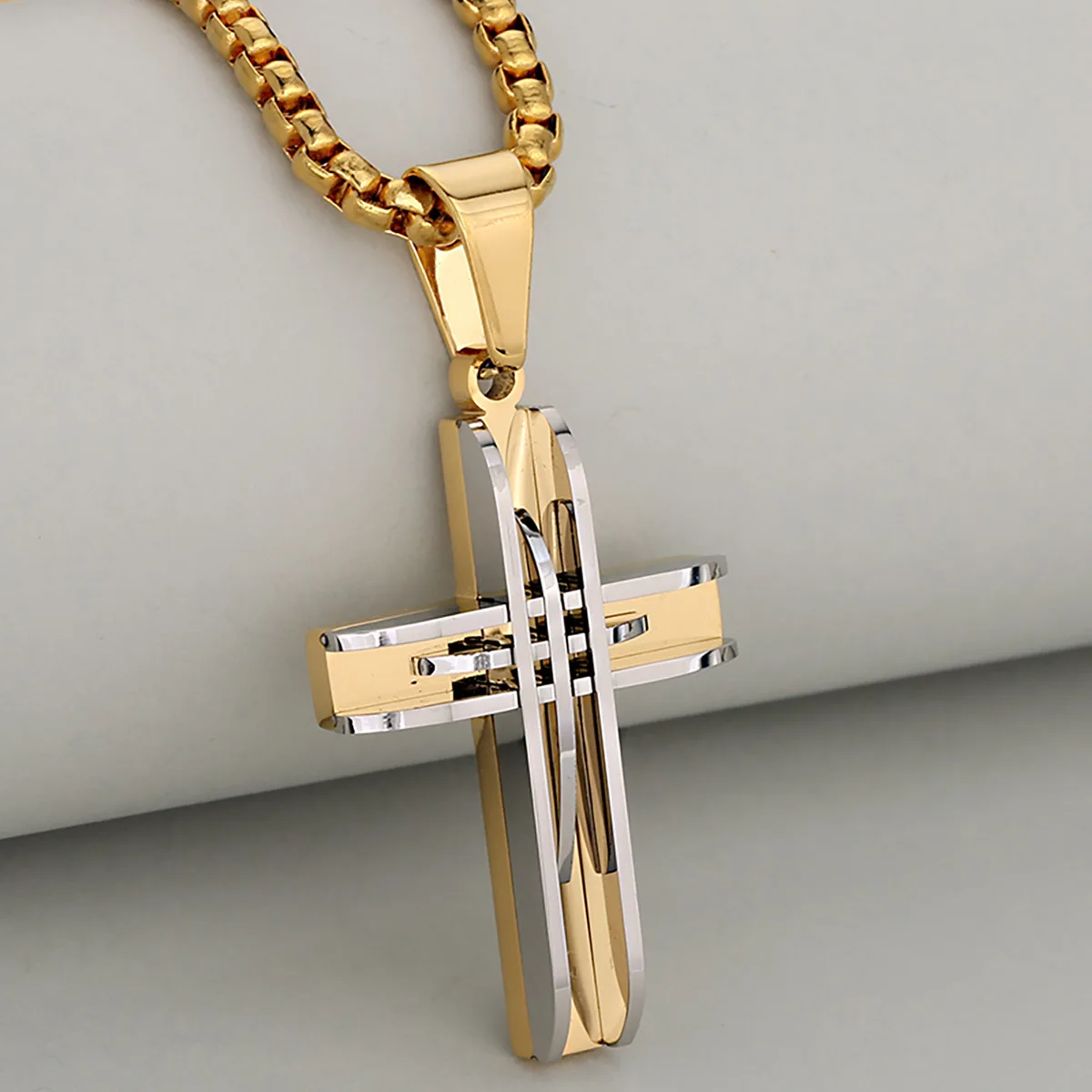Vintage Art Style Fashion Hip-Hop 3D Neutral Style Stainless Steel Cross Pendant Necklace for Women and Men, Temperament Jewelry