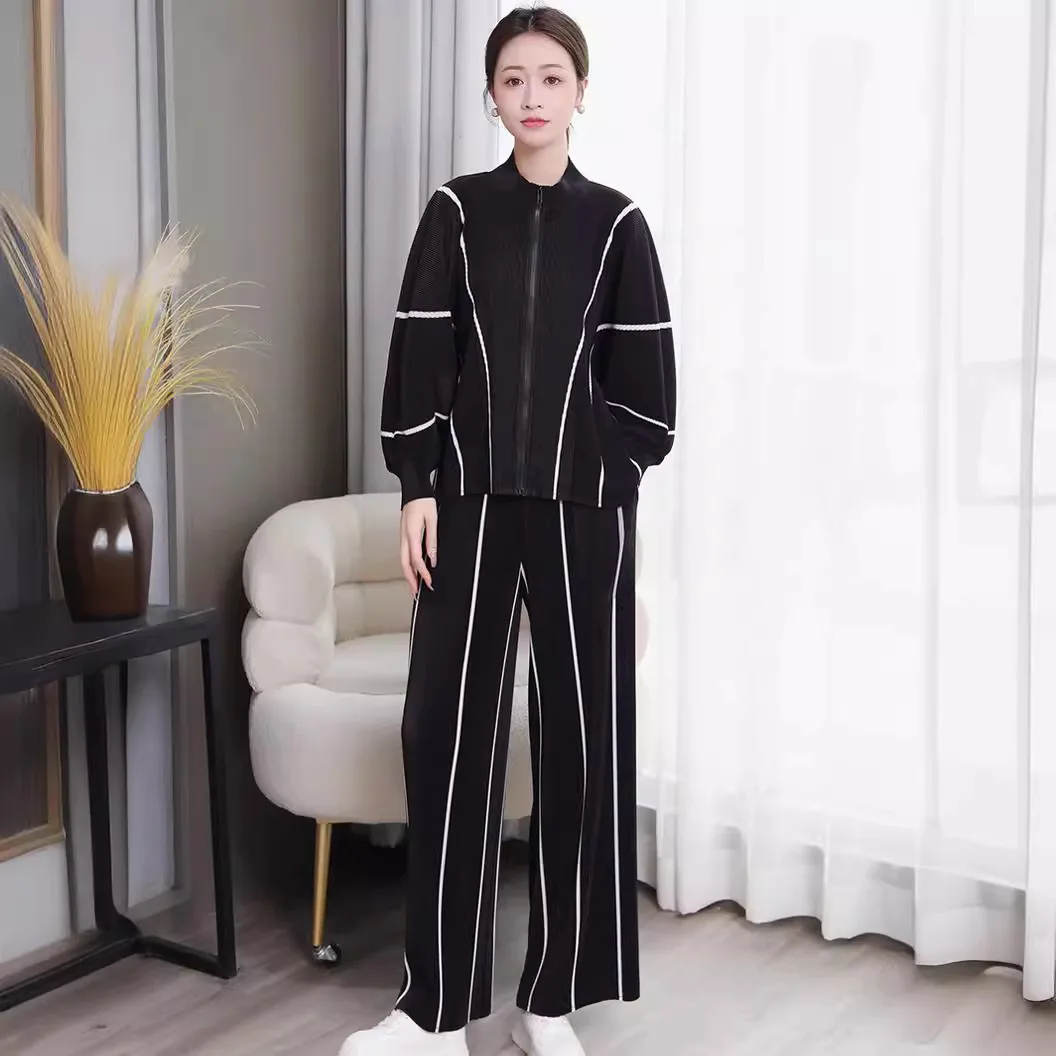 

Miyake Style Pleated Suit for Women 2025 New Fashion Sports Loose Large Size Jacket + Straight Pants Casual Women Two-piece Suit