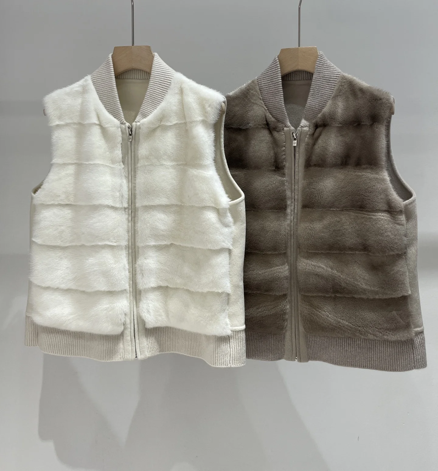 2026 Women's Autumn/Winter Wool-Cashmere Sleeveless Vest with Stand Collar and Zipper