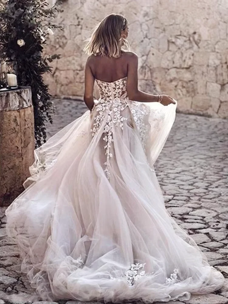 2024 BOHO Breathtaking Strapless Wedding Dress Featuring Stunning Lace Appliques and Flowy A-Line Bridal Dress Customized