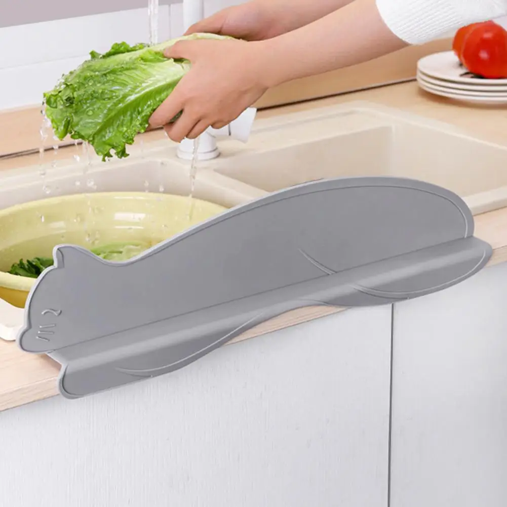 

Sink Splash Protector Cartoon Kitten Sink Splash Guard with Suction Cups Vegetable Washing Water Splash Protector for Countertop