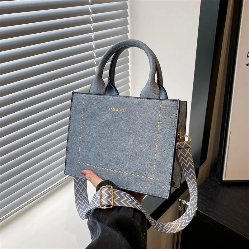 

2025 Trendy Square Shoulder Bag Fashionable Crossbody Purse for Women Casual Mini Handbag Stylish Small Tote