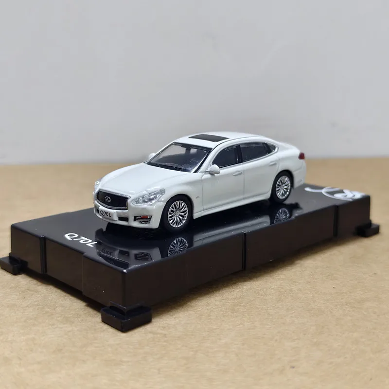 

Официальная реалистичная модель автомобиля Infiniti Q70l из литого сплава в масштабе 1:64, коллекционная модель для демонстрации, украшение для автолюбителей, игрушка, подарок