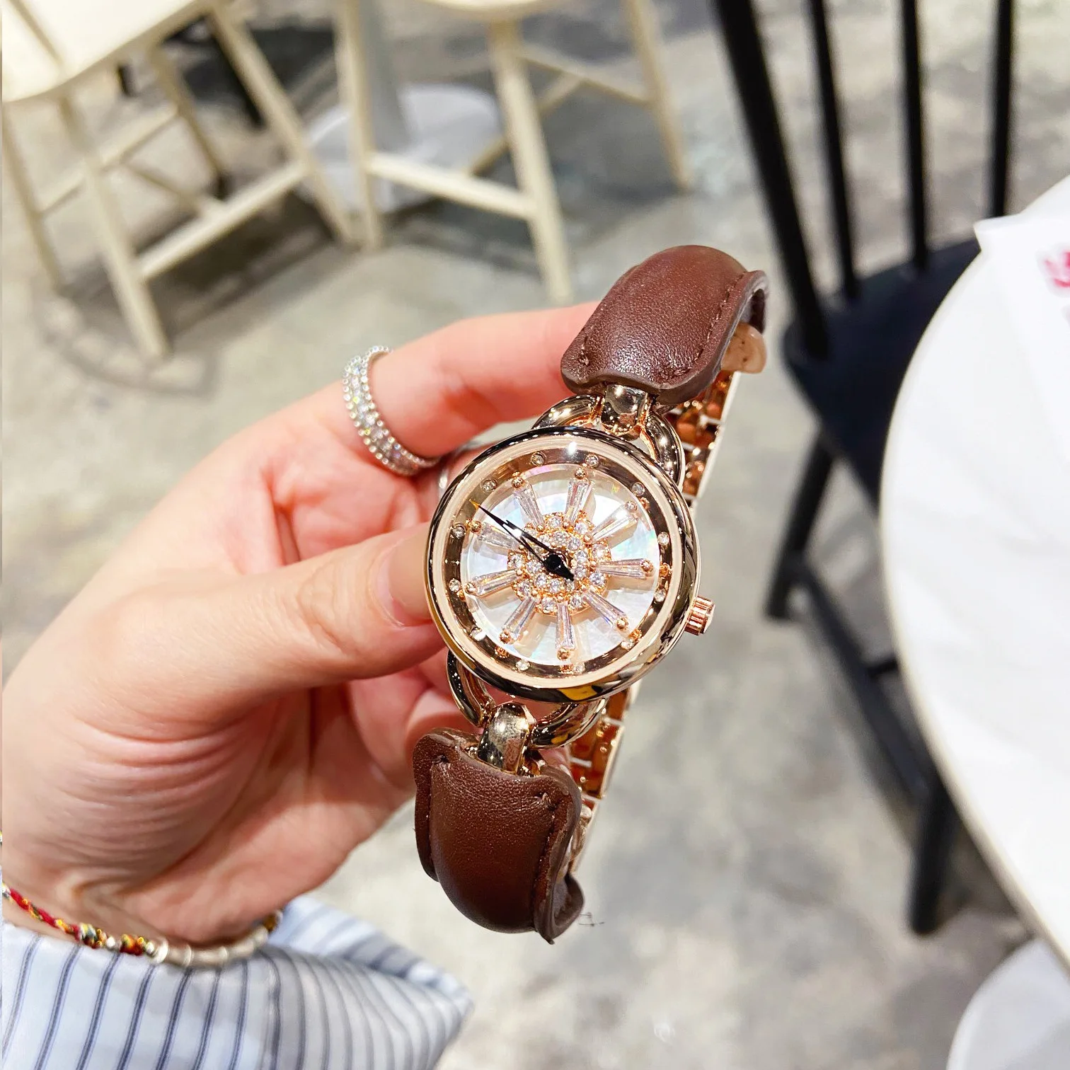 Women Quartz Watch Luxury Clock Fashion Rotation Dial Diamond Inlay Vintage Orologio Retro Rotate Design Reloj Ladies Wristwatch