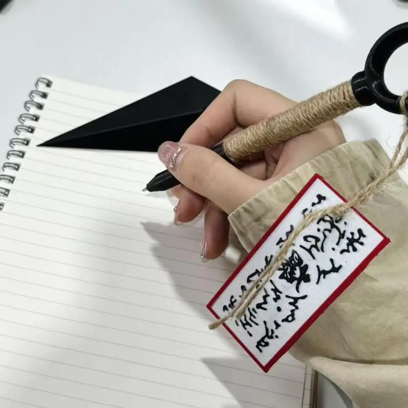 Anime Naruto Themen-Kunai-Styling-Gelstift mit Hanfseil-Umwicklung Neutraler Tintenstift für Schüler Schreibwaren-Sammlerstück Geschenk