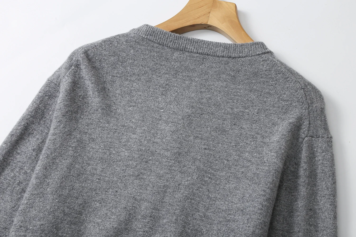 Traje etéreo 2025 massdutt invierno nuevo estilo de estilo minimalista y elegante chaqueta corta de punto con cuello redondo gris trueno