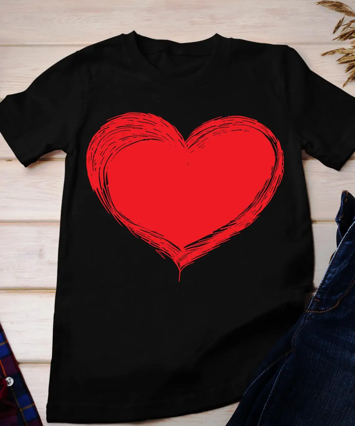 

Футболка с большим красным сердцем, нарисованная вручную, милый топ для пар и мам на День святого Валентина